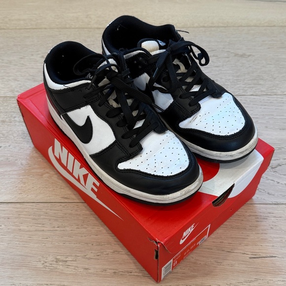 Nike Women’s Dunk Low PRM in Black/White Size 8 - Picture 2 of 15